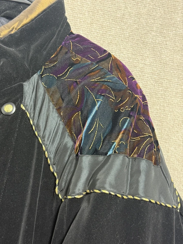 Chaqueta vintage actual|vista para mujer mediana negra terciopelo acolchada paneles florales años 90 Foto 2 de 4