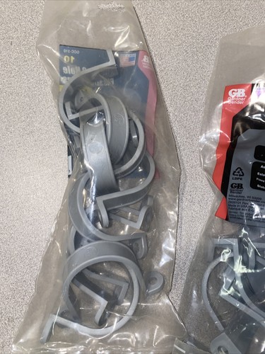 Lot Of 100 Gardner Bender Gray Plastic Conduit Strap 1-1/4" Dia Indoor/Outdoor - Picture 4 of 4