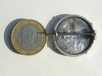 Brocante : Broche Argentée Ancienne 1900 “Déesse Des Arts” – Motif Sanglier, 2,7 Cm