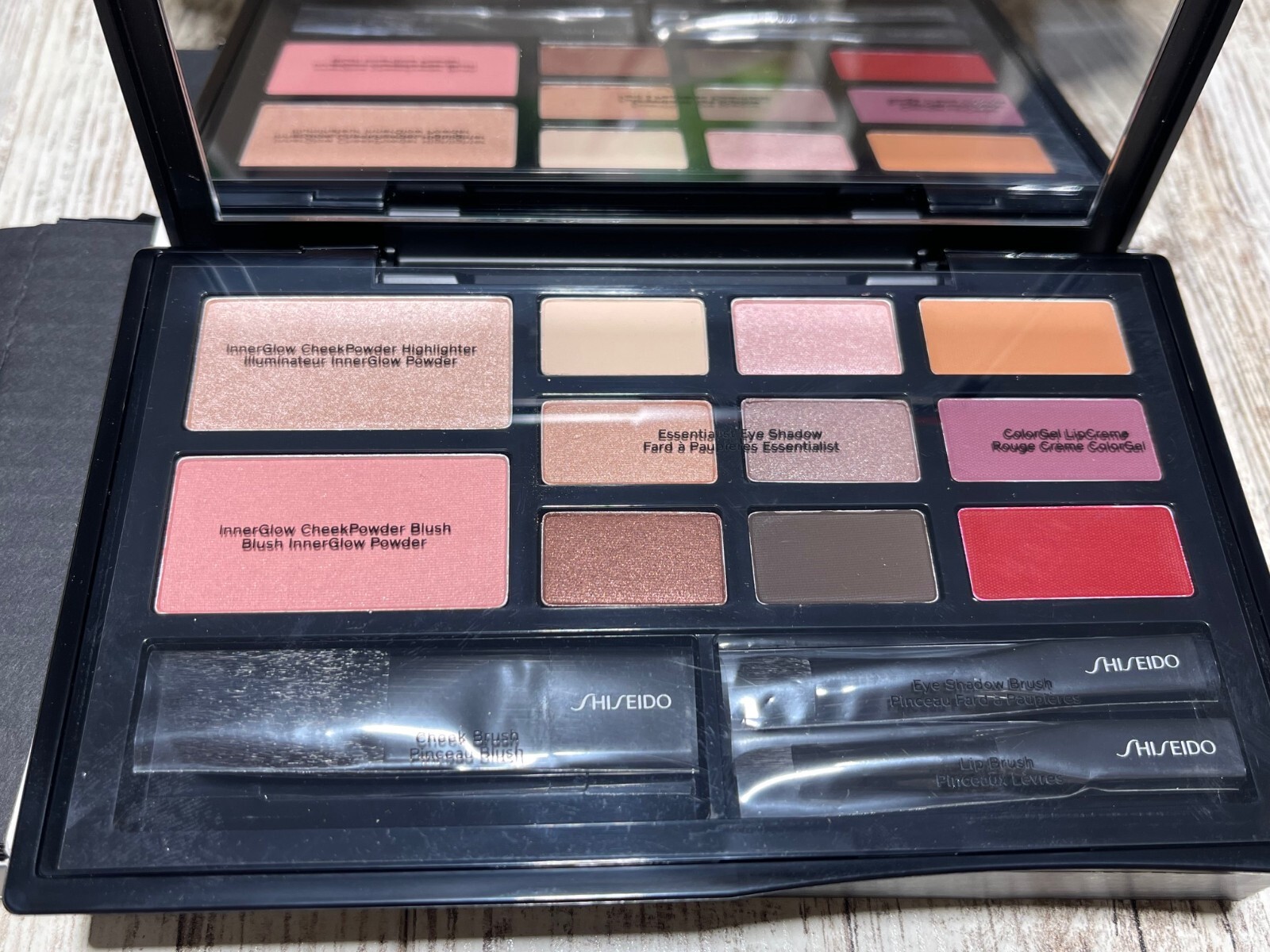 Shiseido Travel Light as Air Palette - cheek powder, eye color, & cream lipcolor