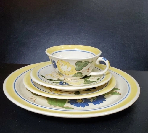 Red Wing Pottery 'Brittany' Dinner Plates Tea Set Lot of 4 RARE Yellow