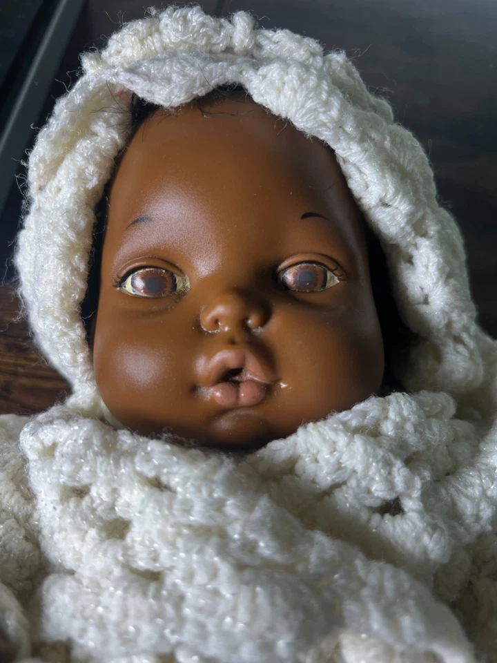 Muñeca bebé Mattel niña Tender Love afroamericana 1972 Squeeze Cries Crochet Foto 2 de 4