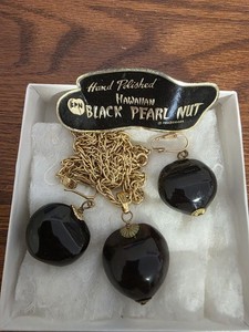 Gorgeous Antique Hawaiian Black Pearl Nut Jewelry Suite
