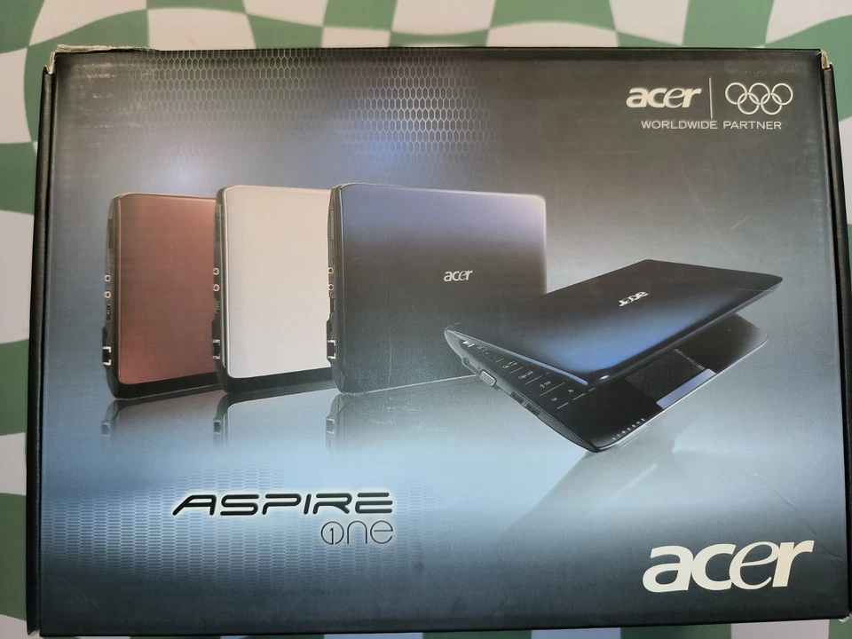 Acer Aspire One Netbook -Intel(R) Atom(TM) CPU N450 1.66 GHz - Image 2 of 4