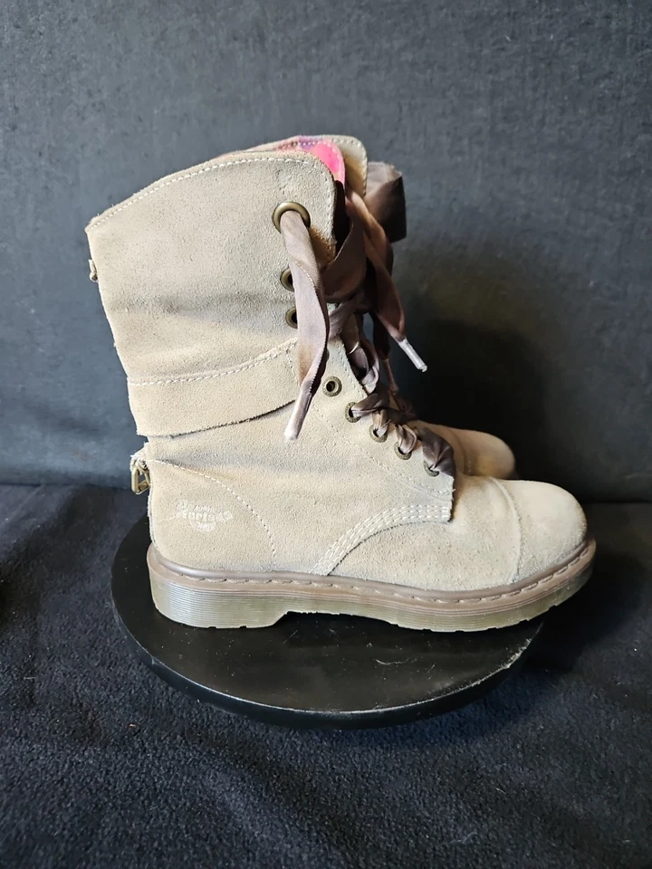 Dr Martens Triumph Aimilita Botas Florales Plegables Gamuza Marrón EE. UU. 9/Uk7/EU41 Foto 2 de 4