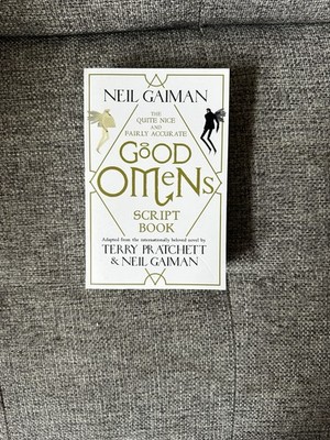 The Quite Nice and Fairly Accurate Good Omens Script Book von Neil Gaiman 2020
