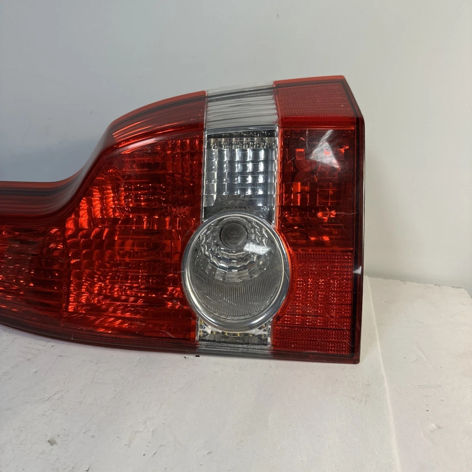 2005 VOLVO V50 REAR TAIL LIGHT RIGHT 30698921 D2 - Изображение 2 из 4