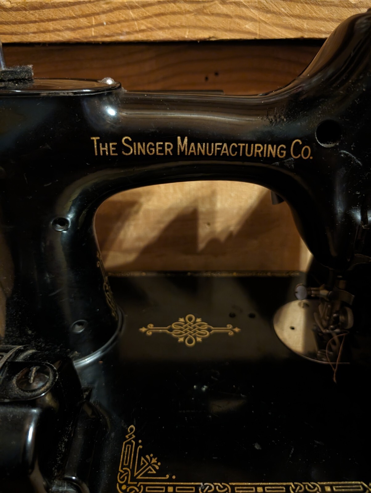 Vintage Singer Portable Electric Sewing Machine 2211 Original Case