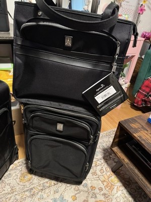 Travelpro 21'' Spinner Suitcase Expandable Carry On + FlightCrew 5 City Tote Set