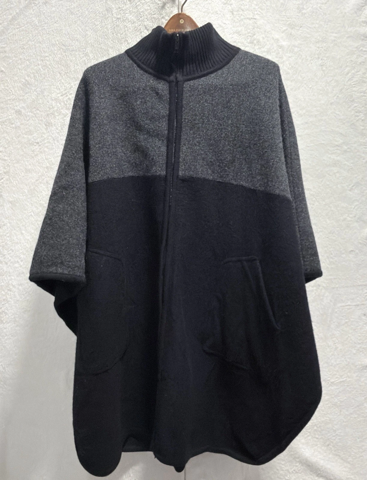 VTG DKNY Wool Cape Poncho One Size Black & Gray Turtleneck Pockets Zip $600 EUC