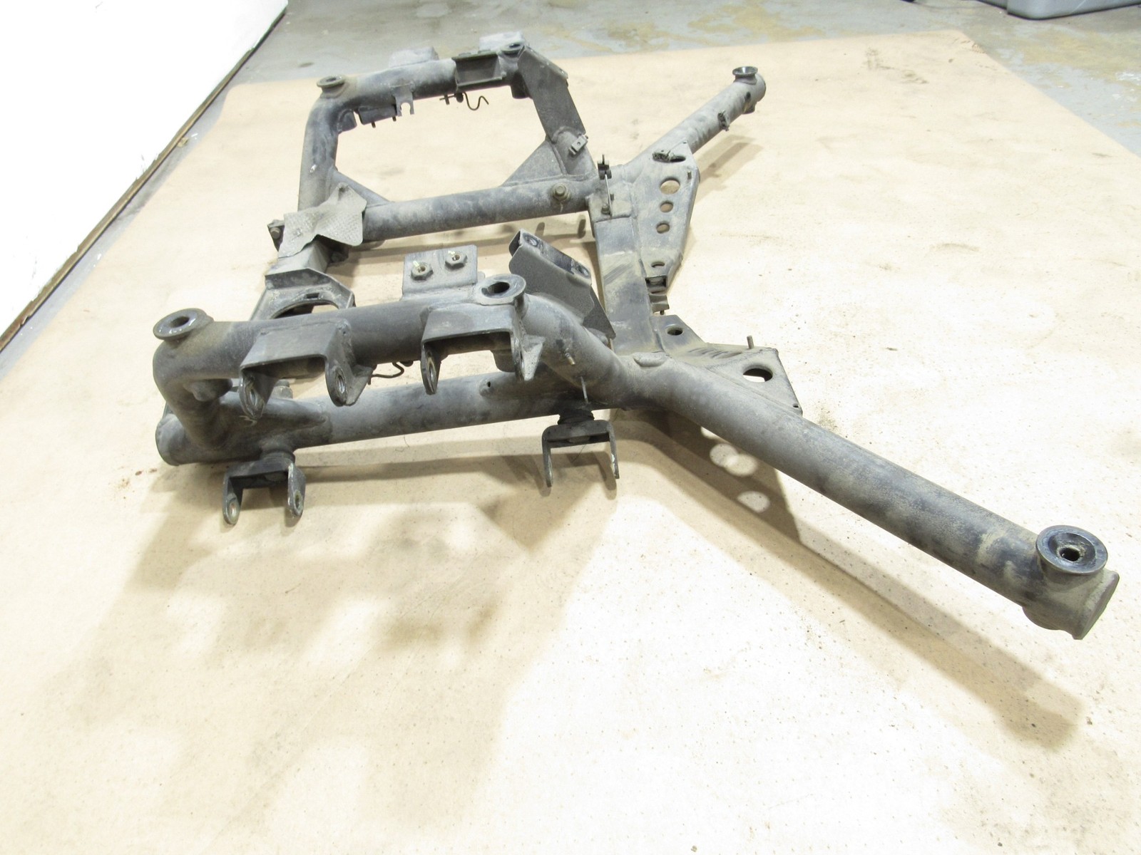 02-06 Maserati Coupe GT 2004 4.2L RWD Rear Suspension Crossmember Subframe ;