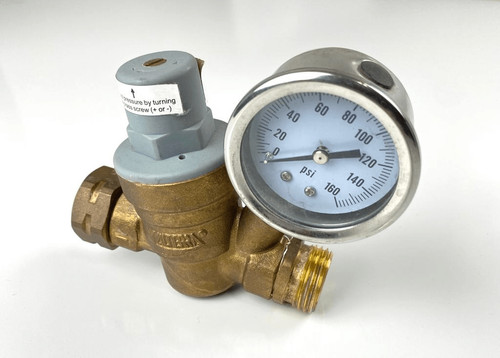 Valterra Brass Adiustable Water Regulator 3/4" FPT  1/2" MPT CN1508