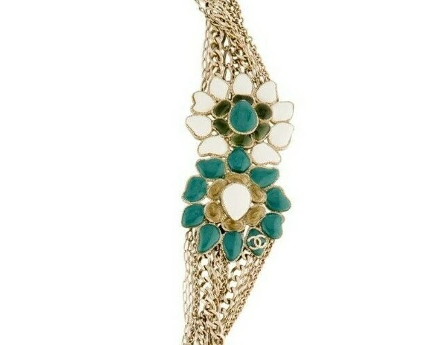 Collar CHANEL 2015 Métiers d'Art Paris Dubai CC Gripoix verde camelia Foto 3 de 4