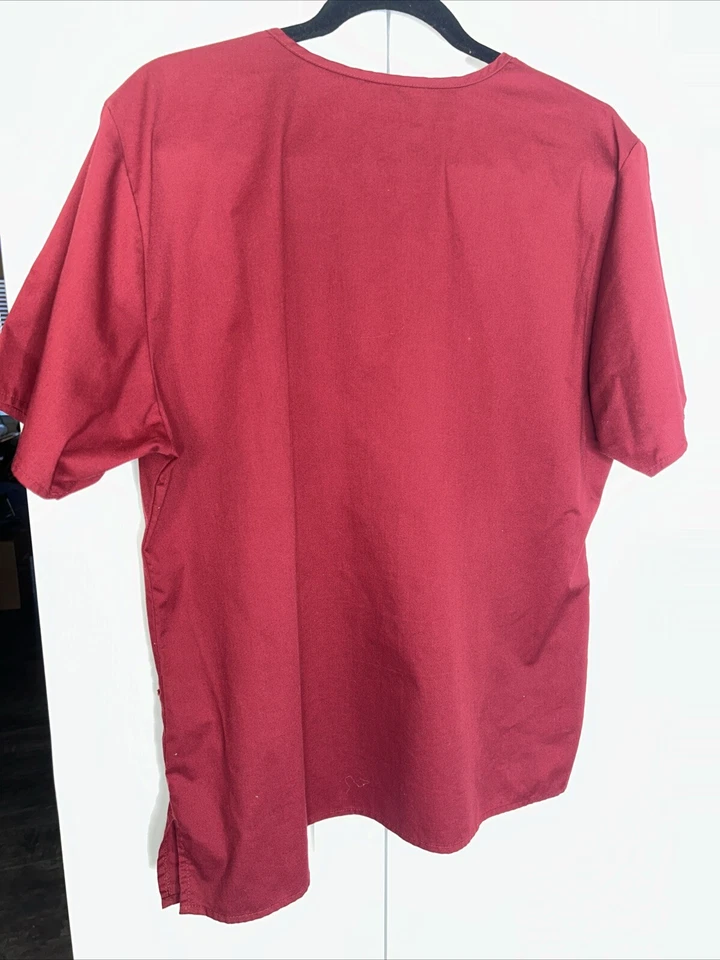 Blusa Médica University South Carolina Cuello en V Bolsillos Frontales Granate Blanco Talla L Foto 2 de 2