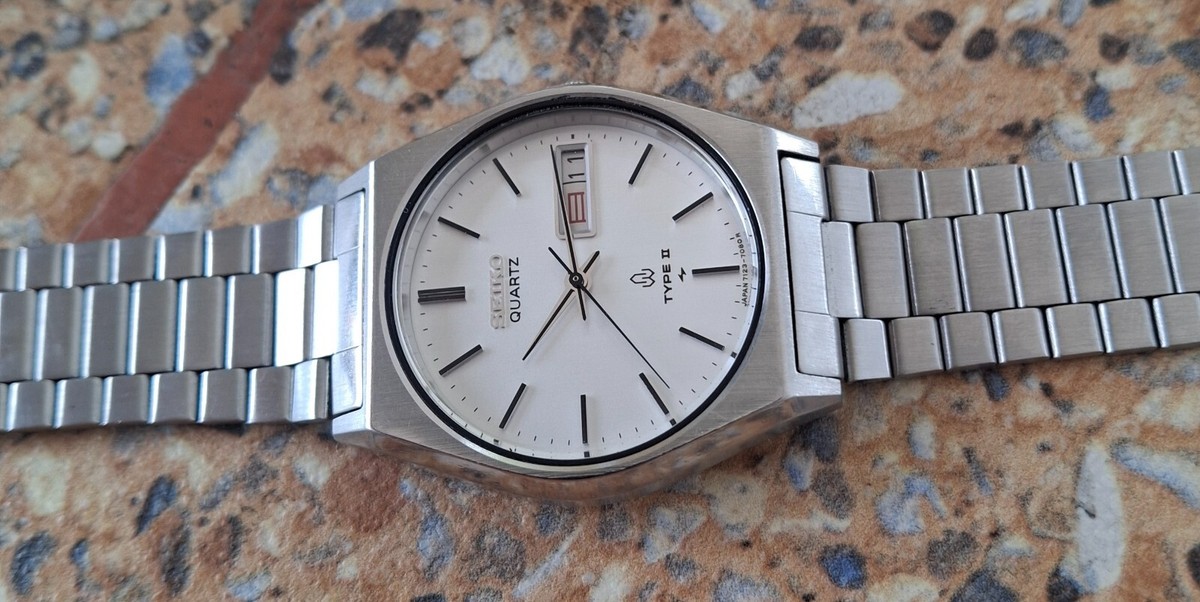 Vintage Seiko Quartz Type II 7123 7080 October 1982 Kanji