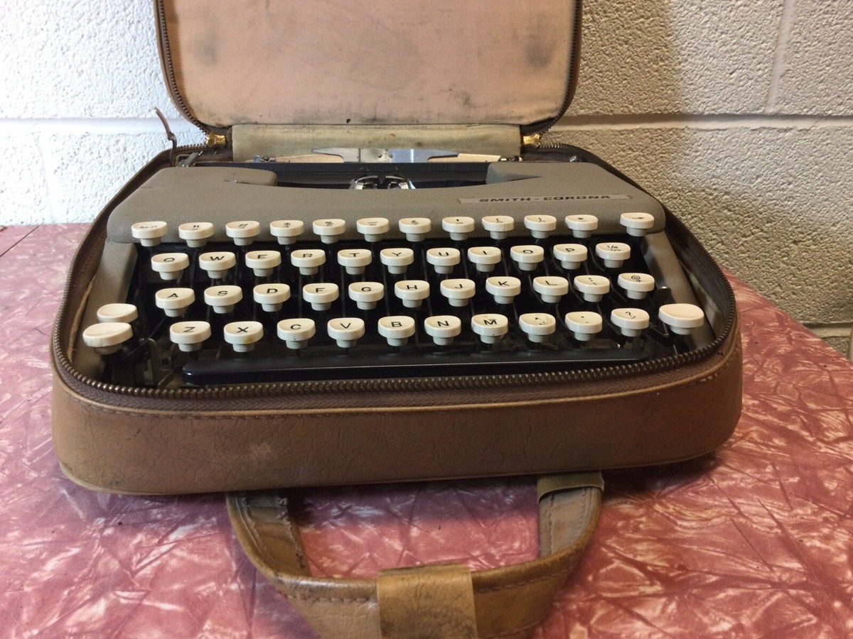 Smith Corona Skyriter Vintage Portable Typewriter With Zippered
