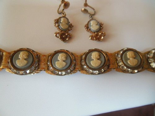 Bracciale vintage cammeo blu tono oro con strass 7,5" e orecchini cammeo blu - Foto 5 di 9