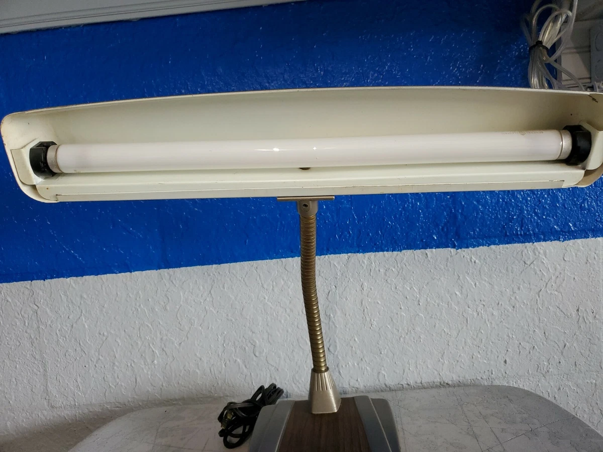 Art deco top fluorescent light fixtures