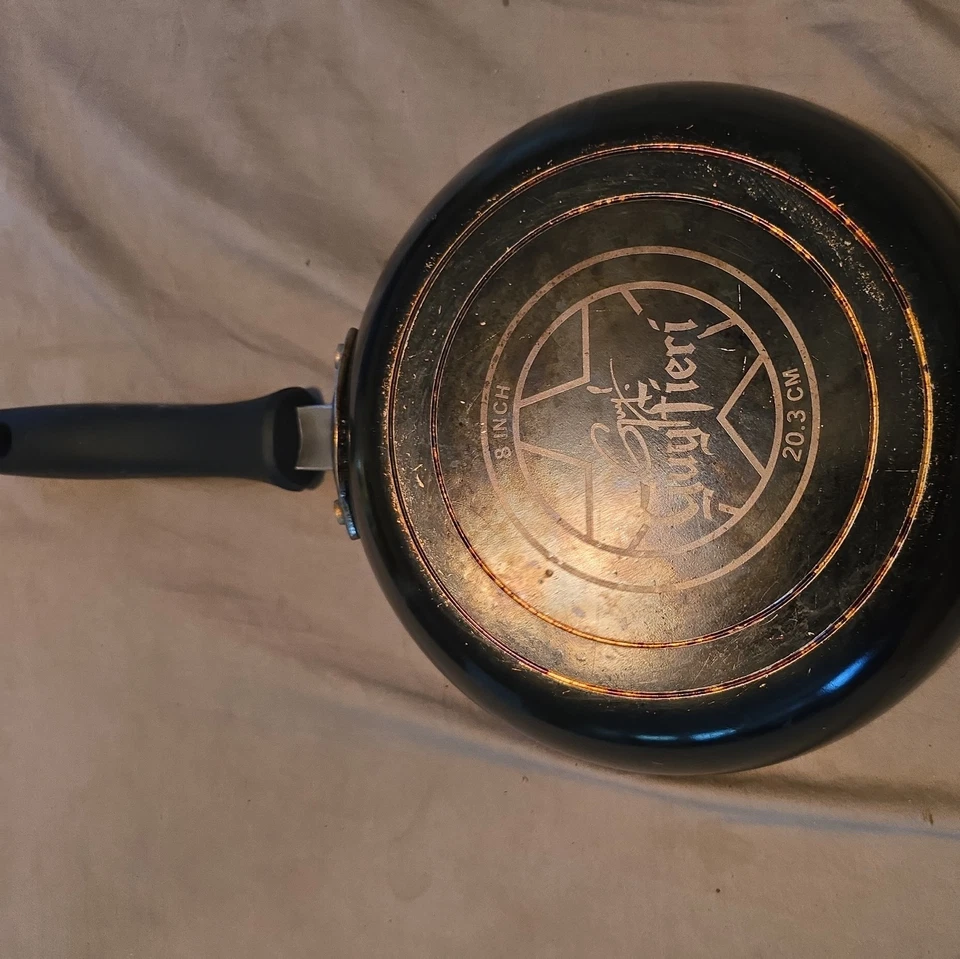 Guy Fieri "cookin it livin it lovin it "black8" Skillet 使用良好但很好 — 第 2/3 张图片