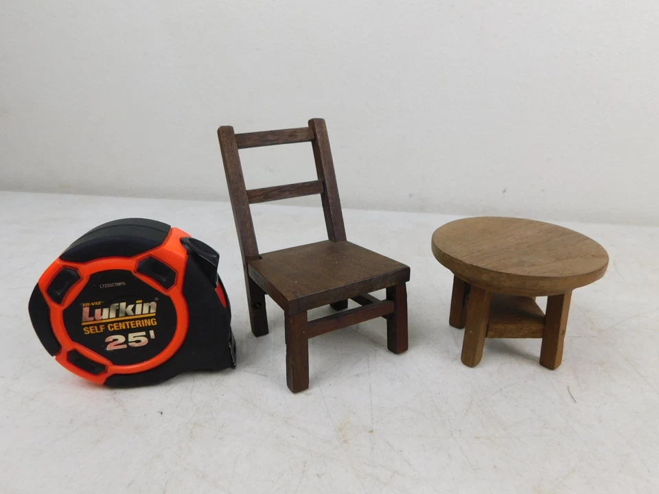 Silla auxiliar antigua miniatura de madera para casa de muñecas y mesa redonda estilo misión 2 piezas Foto 2 de 4