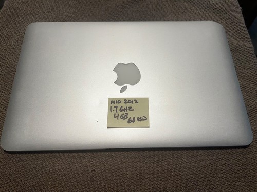 MacBook Air A1465 EMC 2558 1.7 GHz Core i5 4 GB Ram 60 GB SSD MD223LL/A 2012 - Picture 2 of 15