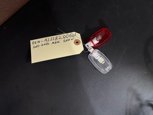 2011-2013 Mercedes S550 Front Door Panels Warning Courtesy Lights - Picture 2 of 2