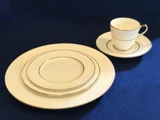 Mikasa Narumi HUNTER #112 Bone China Dinnerware - 5 Piece Place Setting - NICE!