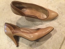 vintage 1980s 80s Halston Tan Leather snakeskin pumps heels size 7