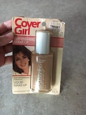 CoverGirl Soft Replenishing Make-Up Liquid Make-Up Creamy Ivory 01074 NEW! RARE!