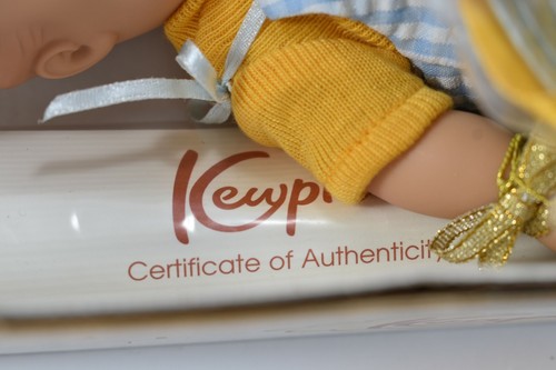 RARE 'Kewpie Doll' -Garden Bee w/ Straw Hat- BRAND NEW In Box - Picture 3 of 7
