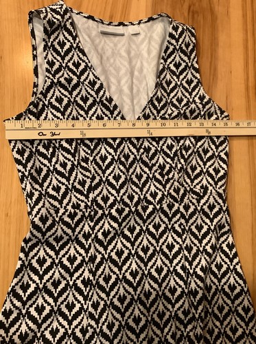 NEW YORK AND COMPANY Dress Lot Of 2 Fit & Flare, Small V-neck, NY & Co Geometric - Picture 6 of 10