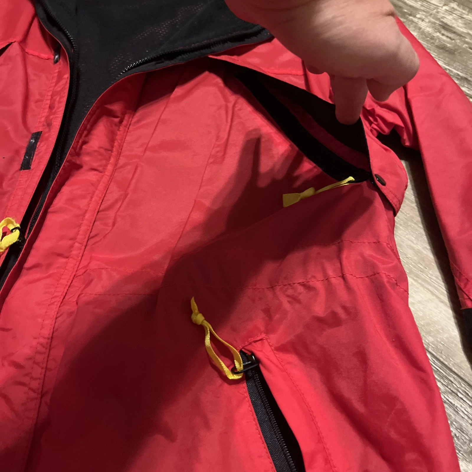 VINTAGE Marlboro Adventure Team Jacket Large Red Windbreaker Rain Hood See Pics - product detail image 7