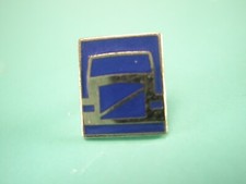 Volvo Truck Box Van 18 Wheeler Tractor Trailer Vintage Tie Tack Lapel Pin i63