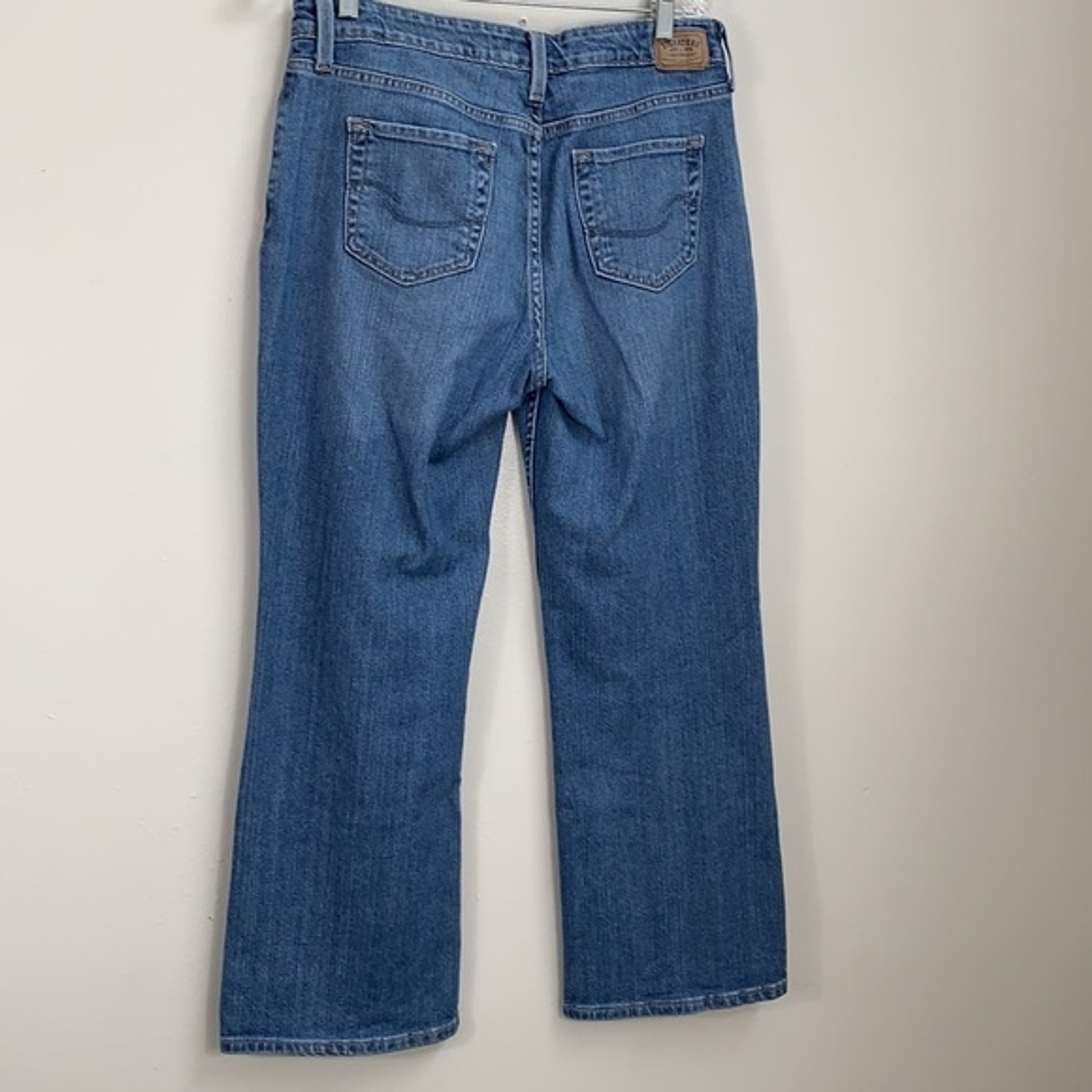 Signature by Levi Stratus Blue Bootcut Women's Jean Pants Size 12 short image 3