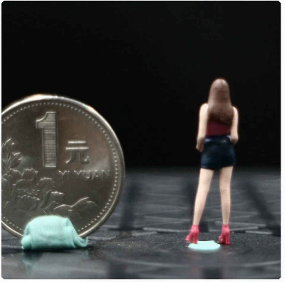 1/43 Rosa Ropa Pantalones Cortos Pelo Largo Niña Miniatura Modelo Escena Utilería Juguete Foto 2 de 3