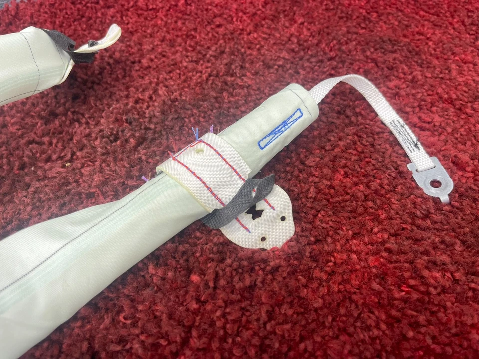 BMW 2014-2021 F22 F87 lado del pasajero derecho techo cortina moldura OEM 93K Foto 2 de 4