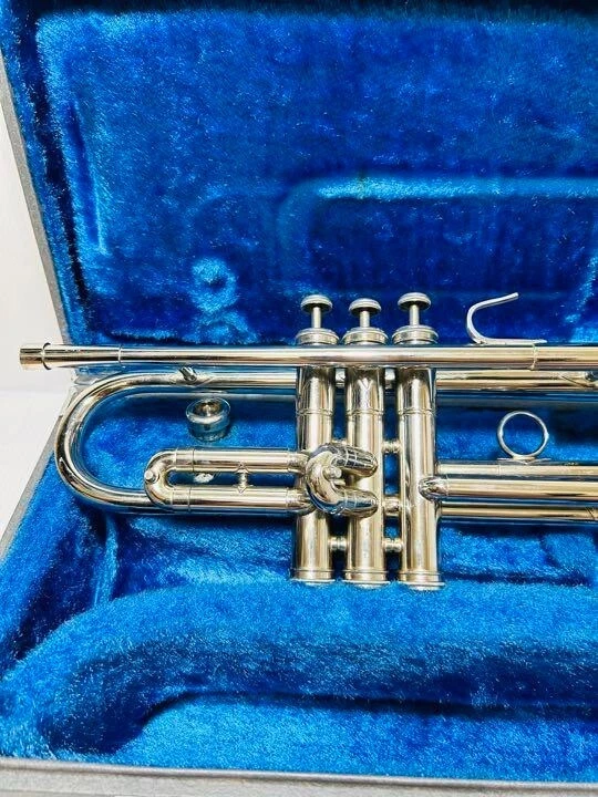 Tromba Yamaha YTR-135 014167 con custodia rigida argento - Immagine 4 di 4