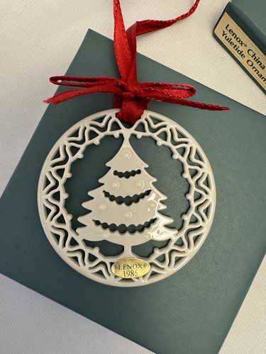 De Colección LENOX Adorno Perforado COLECCIÓN YULETIDE Árbol de Navidad Borde Dorado con Caja - Imagen 2 de 5