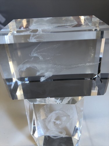 lot of 2 Clear Glass Etched 3 D paper weights lazer cut dragons - Picture 3 of 9