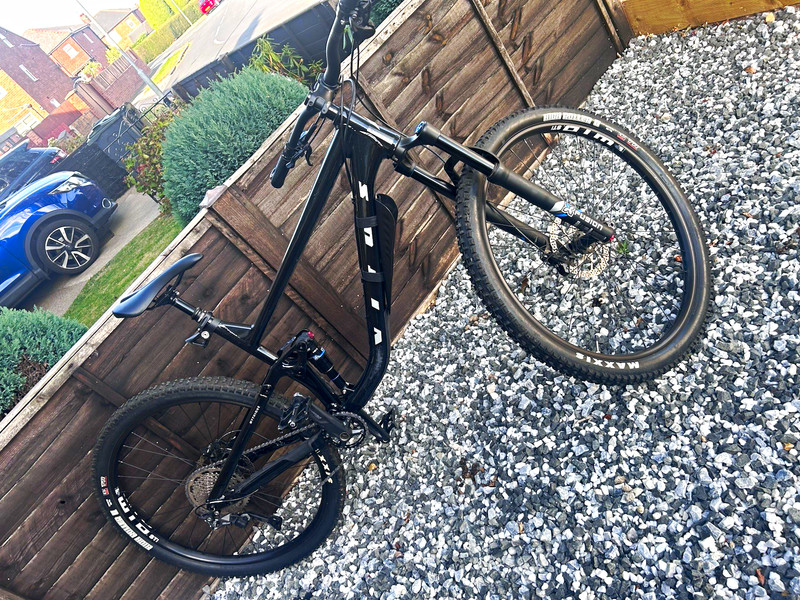 Vitus Mythique 29in Full Suspension Mountain Bike L Black Hydraulic Disc Brakes