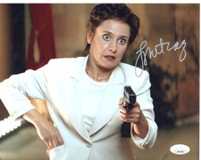Laurie Metcalf signed 8x10 Photo Debbie Salt Scream 2 JSA Authentication