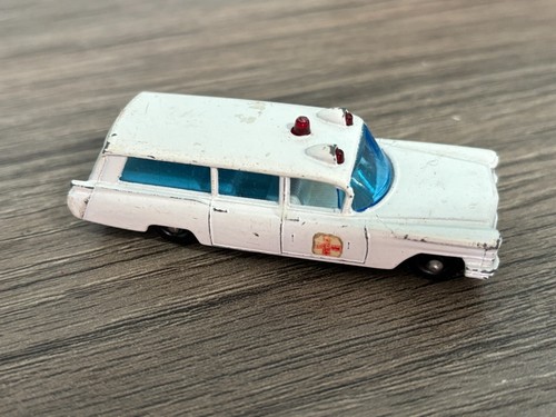 Matchbox Lesney #54-B S&S Cadillac Ambulance - Picture 8 of 9