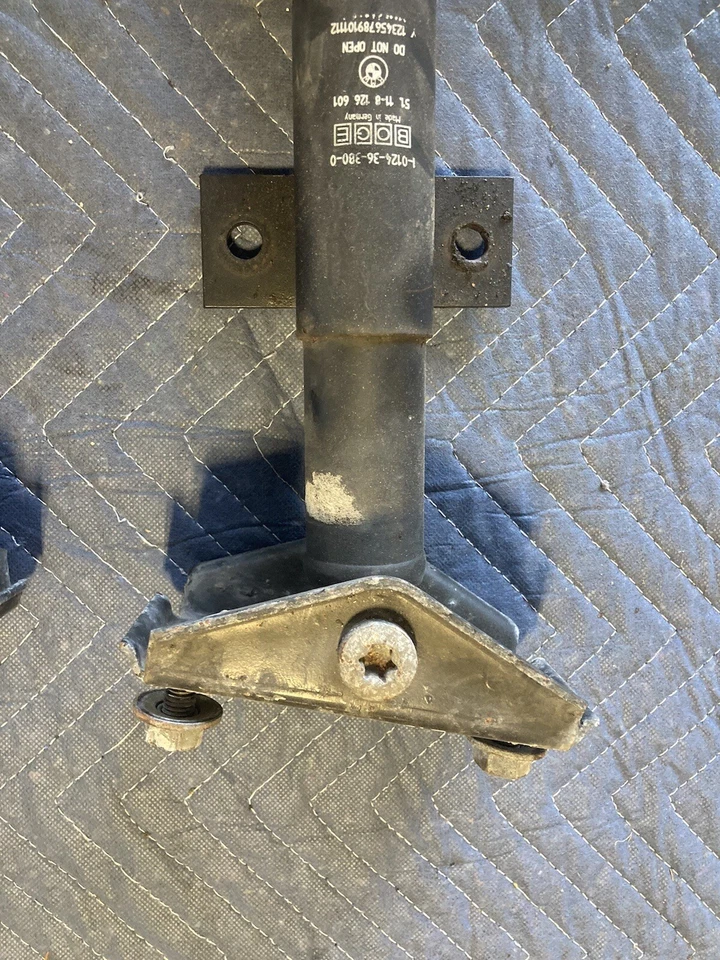 Par de amortiguadores delanteros BMW E34 1988-1996 serie 5 525i 535i 8126601 OEM #2035M Foto 4 de 4