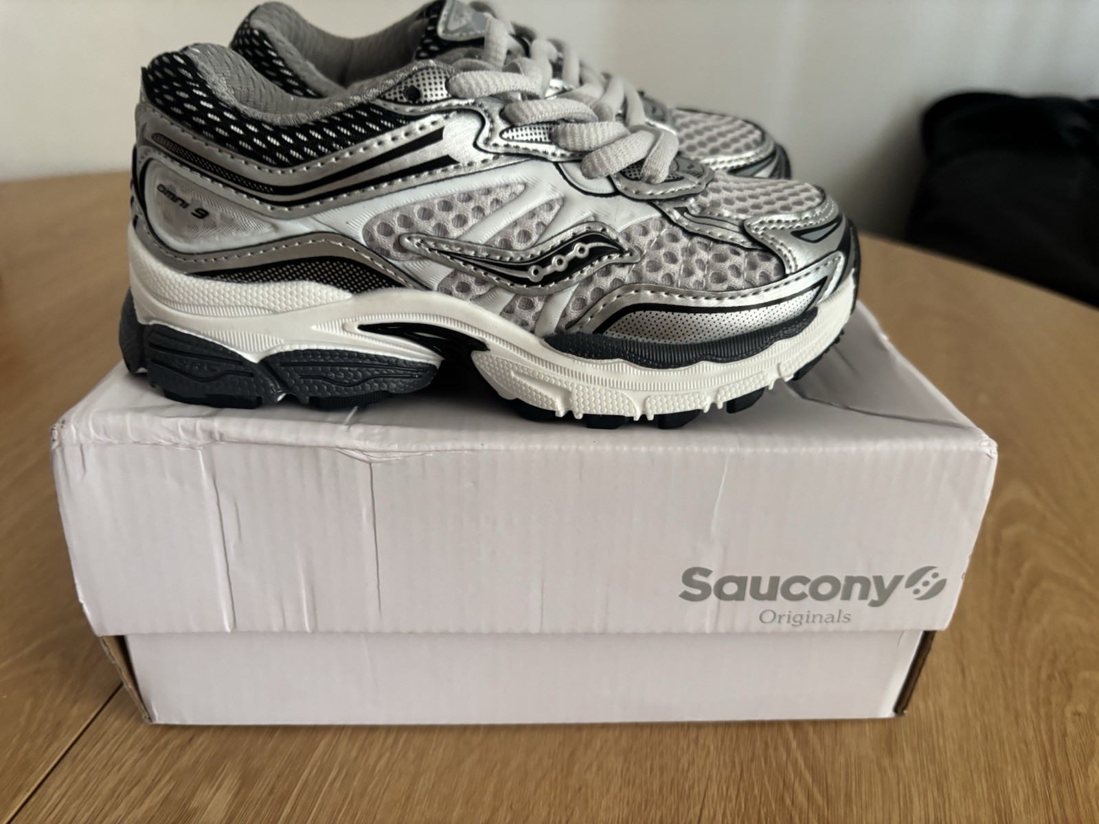 Saucony Originals baskets enfant EU 28 argenté gris noir blanc lacets respirant