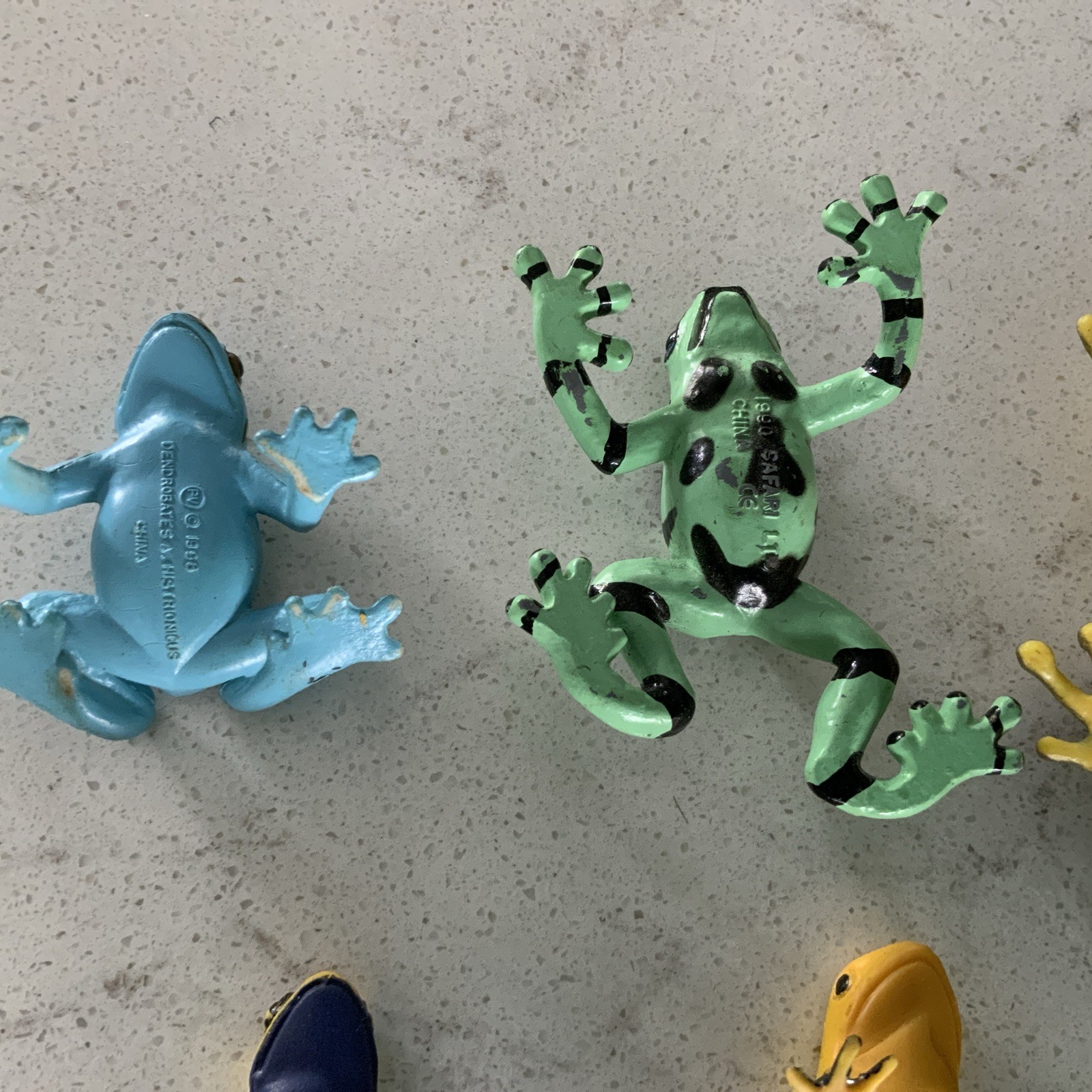 Safari Ltd + W. N. Made In China Collectible Set Of 15 Poison Dart Frogs Vintage