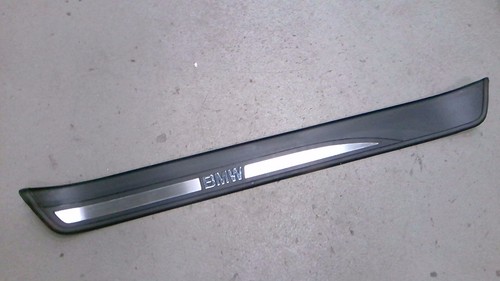 Zierleiste Schweller vorn Links 51477172295 BMW 325d DPF Touring Bj 2009 E90 /