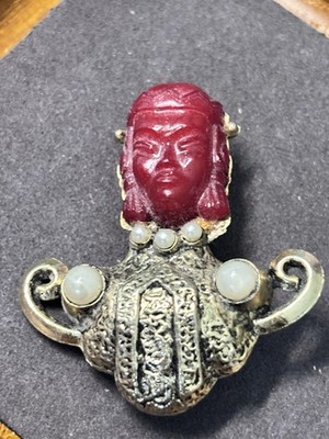 Selro Selini Figural Orient Asian Princess Red Lucite Gold Tone 50s Brooch