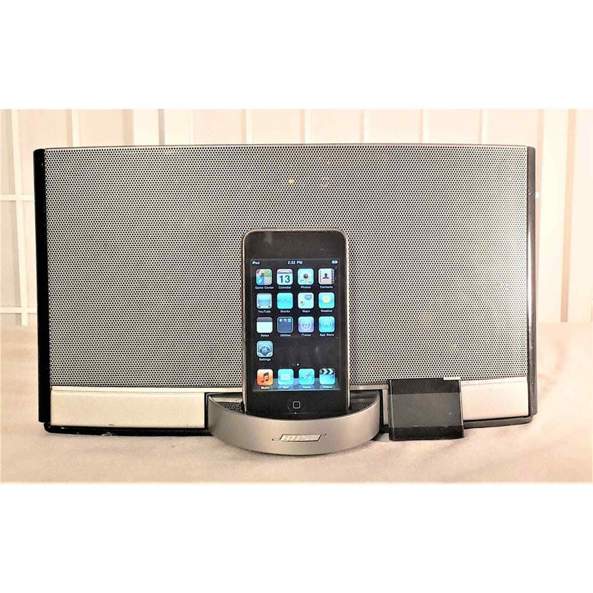 Bluetooth Bose N123 SoundDock, Optional 32 GB iPod or 8GB iPhone 4