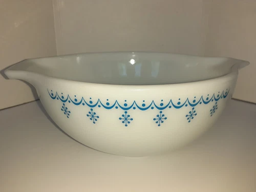 Pyrex Cinderella Blue Snowflake Garland 2 1/2 Qt Mixing Bowl No #443 EUC