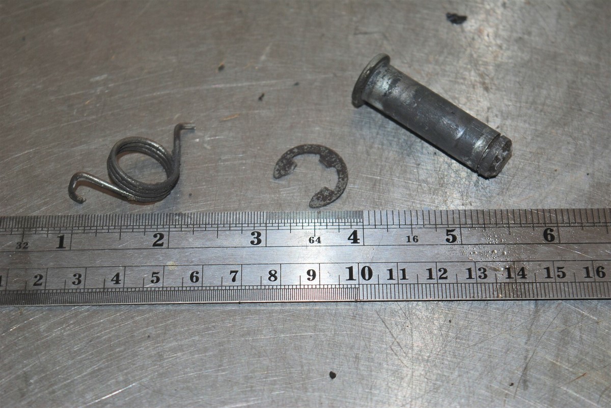 PESページ Kawasaki Ninja ZX Driver Footpeg Pin and Spring LEFT 92144